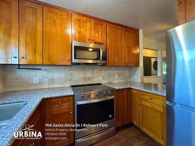 Photo - Stylish Upstairs 2 Bedroom Condo Near SMART Train and Shopping