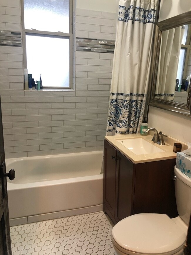 Photo - 1415 W Cornelia Ave Unit 1