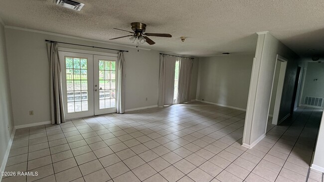 Photo - 301 Marie Antoinette St