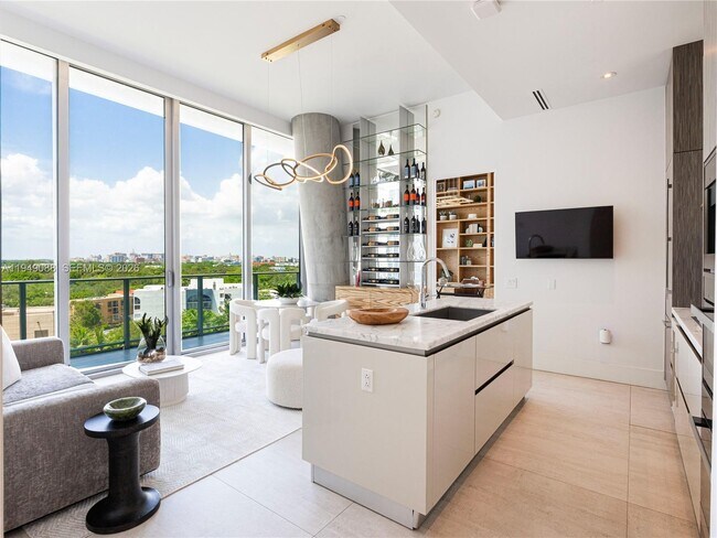 Building Photo - 2669 S Bayshore Dr Unit 804N