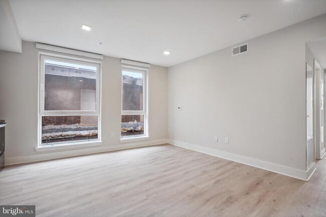 Building Photo - 1805 N Howard St Unit 602