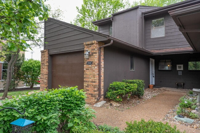 Building Photo - 2200 Bushnell Dr Unit H