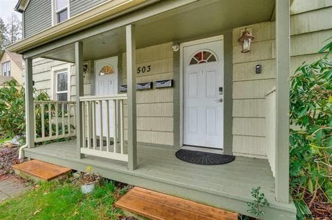 Front door - 503 NW 18th St Unit 3