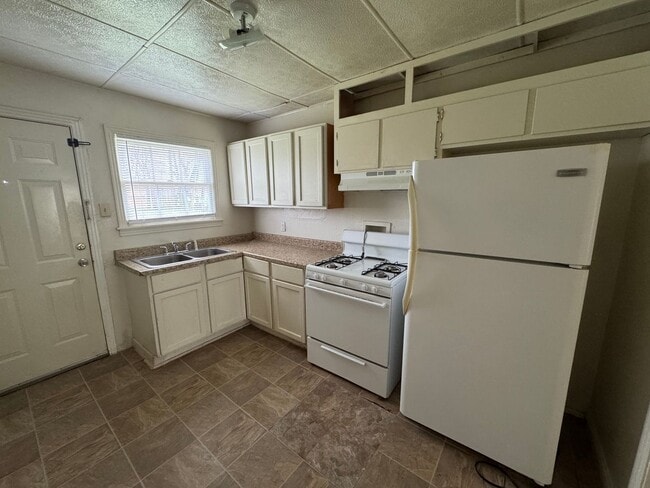 Photo - 1708-1708 Stewart St Unit 1706