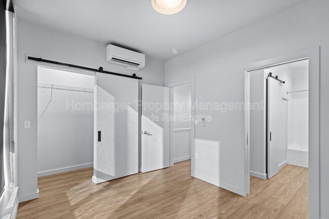 Photo - 1860 N Hamilton St