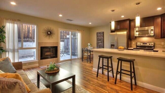 Open concept With FP - 1348 Daniel Ct