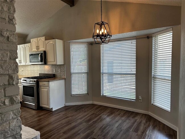 Photo - 504 Suzzane Rd