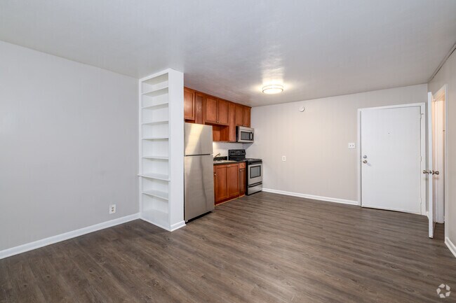 2BR, 1.5BA - 927SF - Living Room