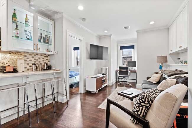 Building Photo - 558 Columbus Ave Unit 4F Rental