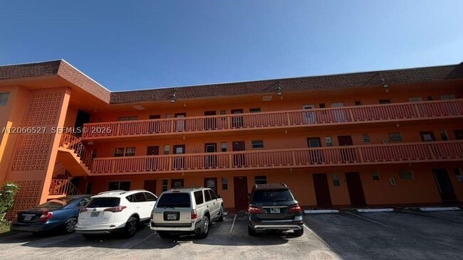 Building Photo - 251 NE 187th St Unit 803