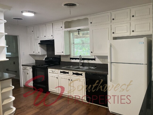 Photo - Lovely 3 bedroom home in established, quiet neighborhood