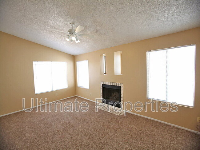 8832 W St John Rd