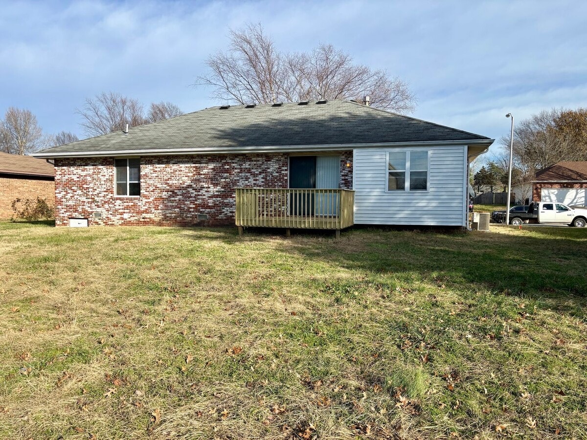 Photo - All brick 3/2/2 located in the Kickapoo boundaries, walking distance from Cherokee Middle School.