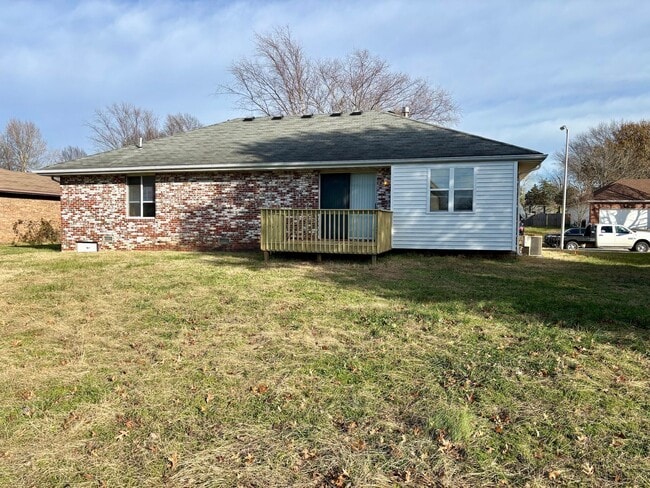 Photo - All brick 3/2/2 located in the Kickapoo boundaries, walking distance from Cherokee Middle School.