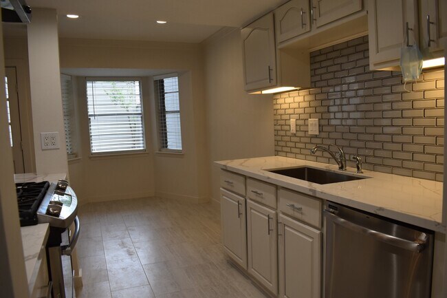 Photo - 6501 Gambier Ln