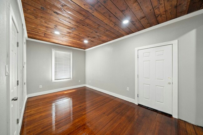 Photo - 2115 Broadway Avenue J Unit 2