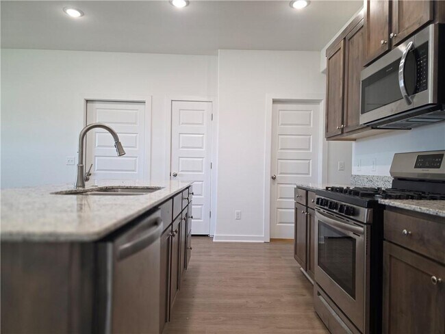 Photo - 704 W Loren Dr