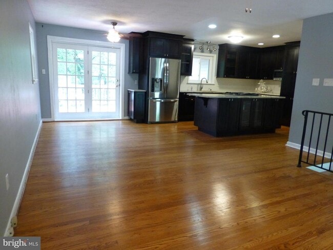 Photo - 2046 Greenwich St