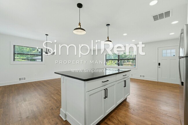 Photo - Beautifully Renovated 4 Bedroom Home for Rent in Decatur!