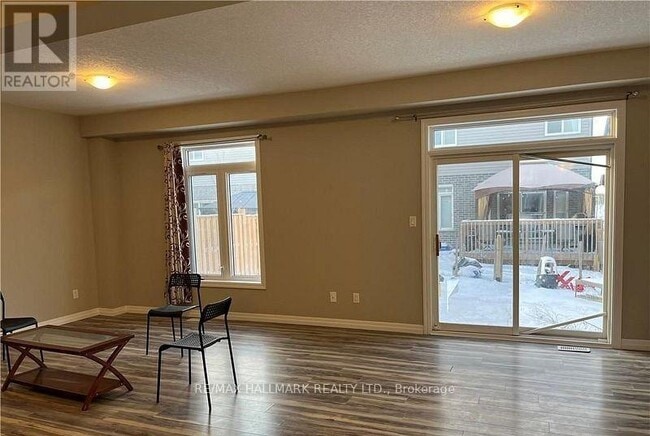 Photo - 286 Buttonbush St