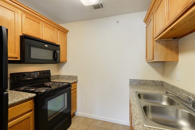 Photo - Canterbury House Apartments - Baton Rouge