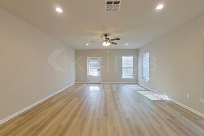 Photo - 129 Haygood Pt