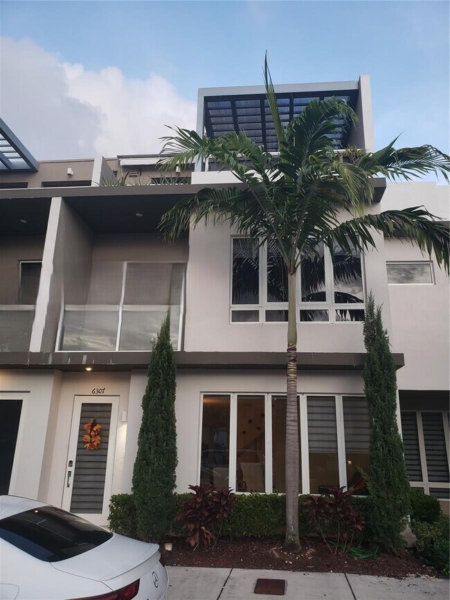 Photo - 6307 NW 104th Path