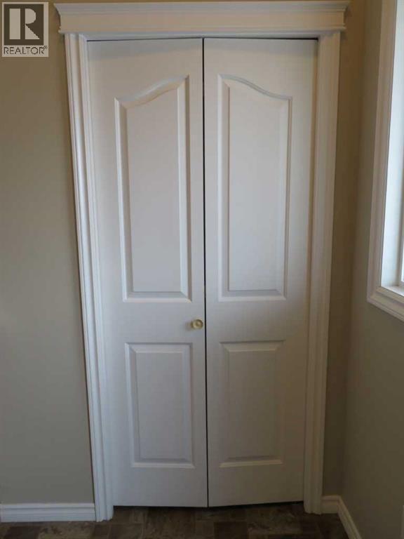 Photo - 4732-4718 18 St