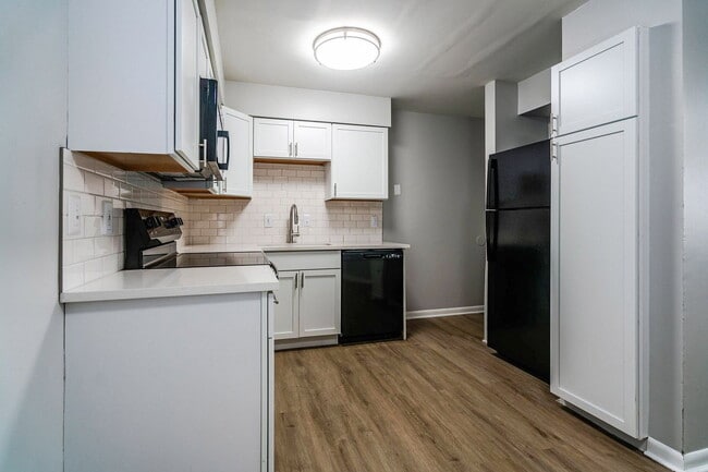 Photo - 656 Riverview Dr