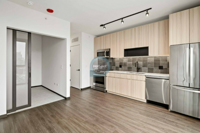 Building Photo - 1360 W Randolph St Rental