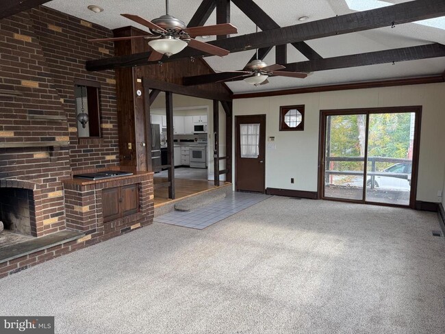 Photo - 328 Hutchinson Terrace