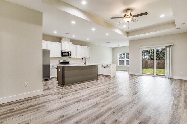 Photo - 6809 Water St