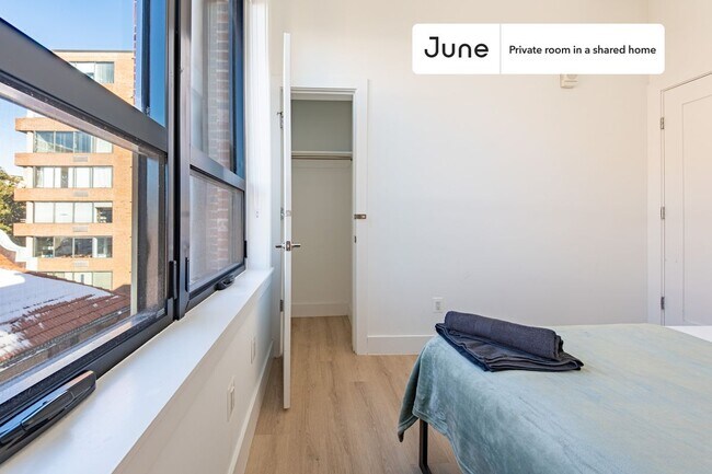 Room in Shared 4 bed/2 bath home in Dupont Circle