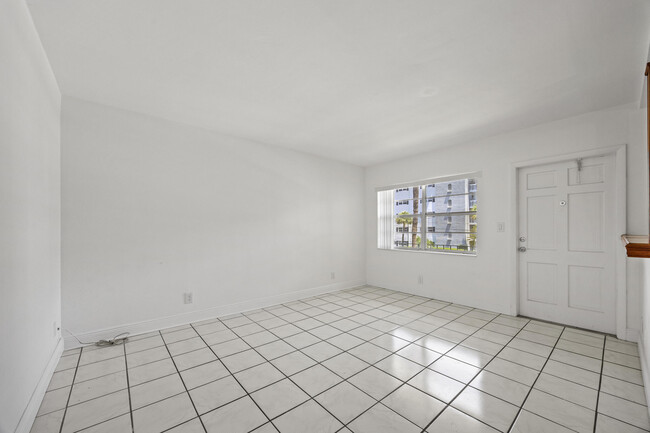 Photo - 5050 Bayview Dr Unit 9