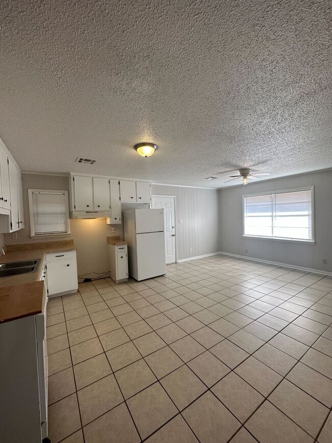 Photo - 412 Fieldbrook Dr