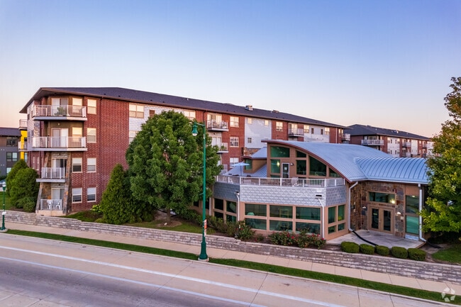 Photo - Six Points Apts