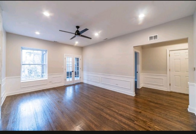 Photo - 5824 S Michigan Ave