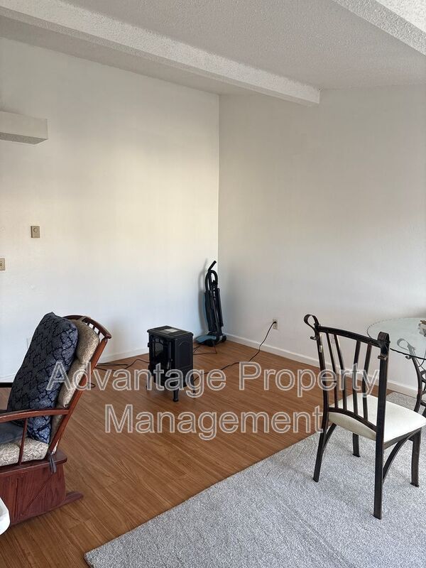 Photo - 146 SW Cottage St