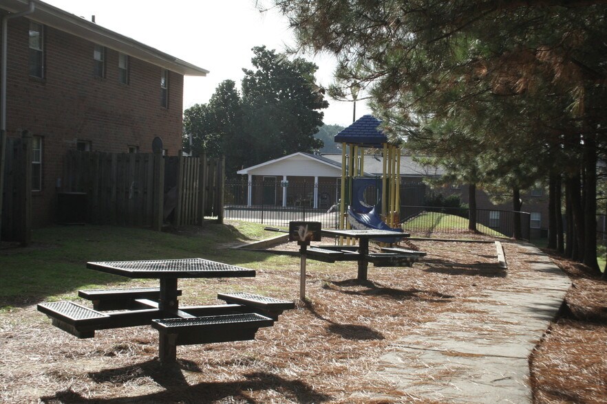 Colonial Square Apartments For Rent in Atlanta, GA