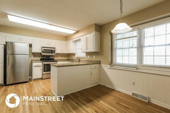 Photo - 404 Meadow Ln