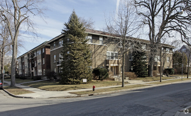 Primary Photo - 2114 N Summit