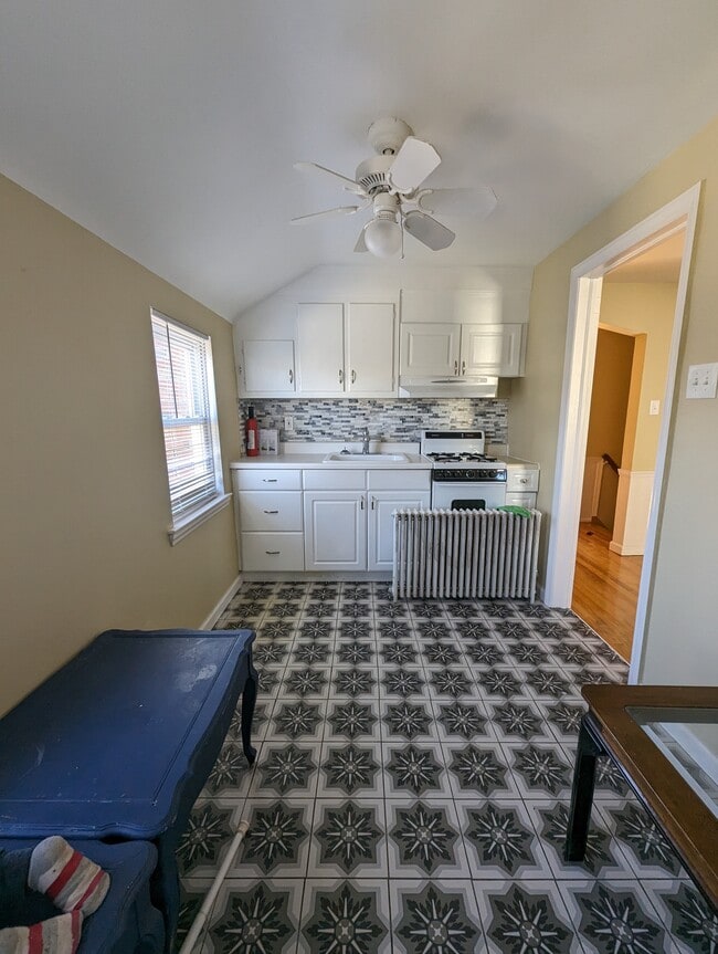 Photo - 1117 Logan Ave Unit B