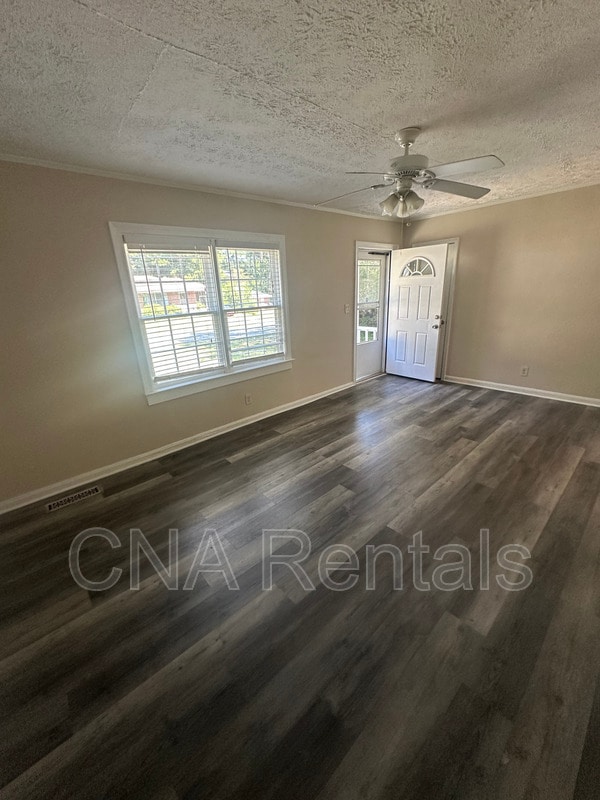 1936 Clearwater Dr SE