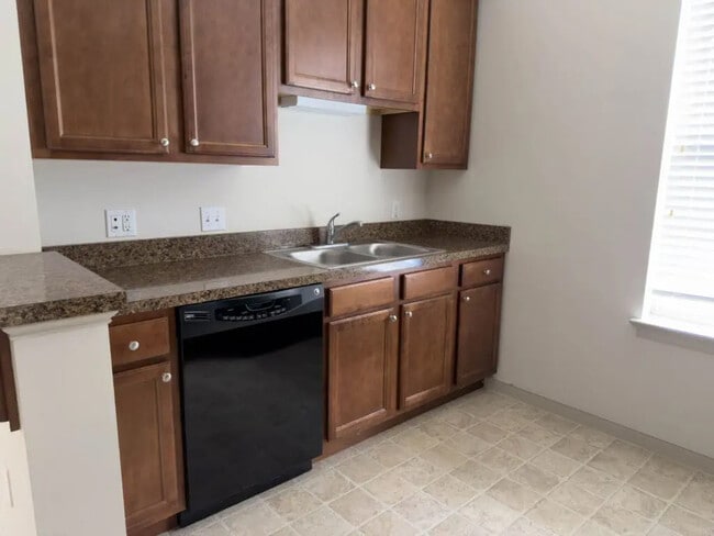 Photo - 2038 Shady Oak Dr