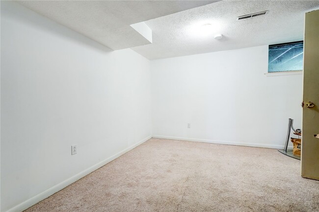Building Photo - 133 Penn Ln