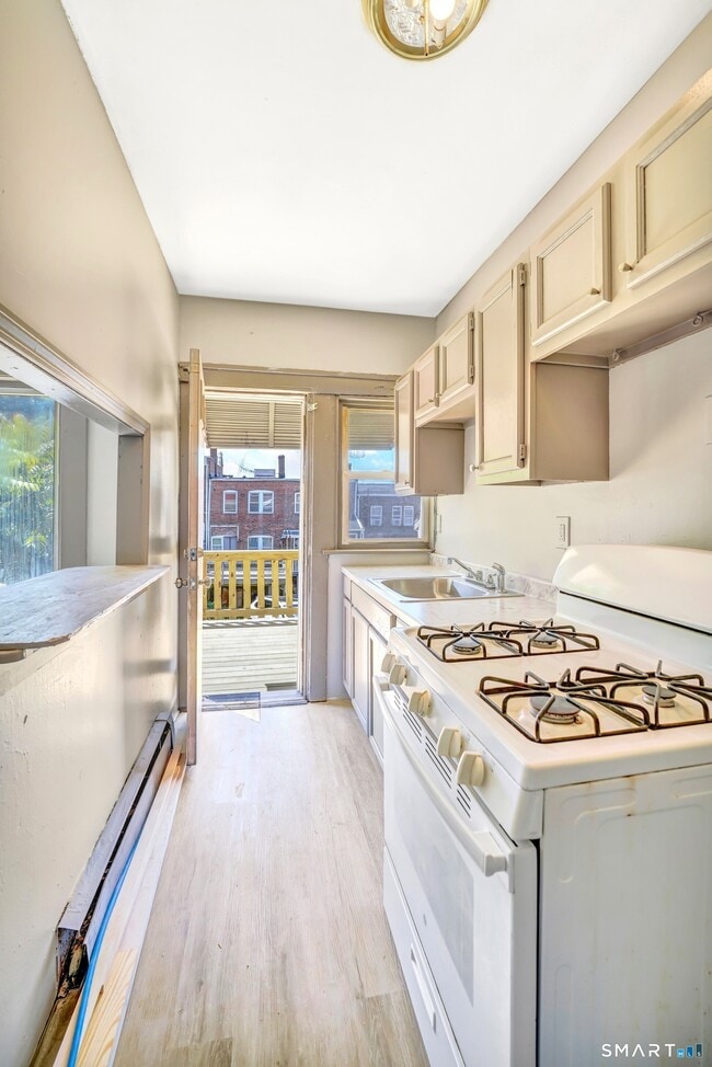 Photo - 108 Ives St