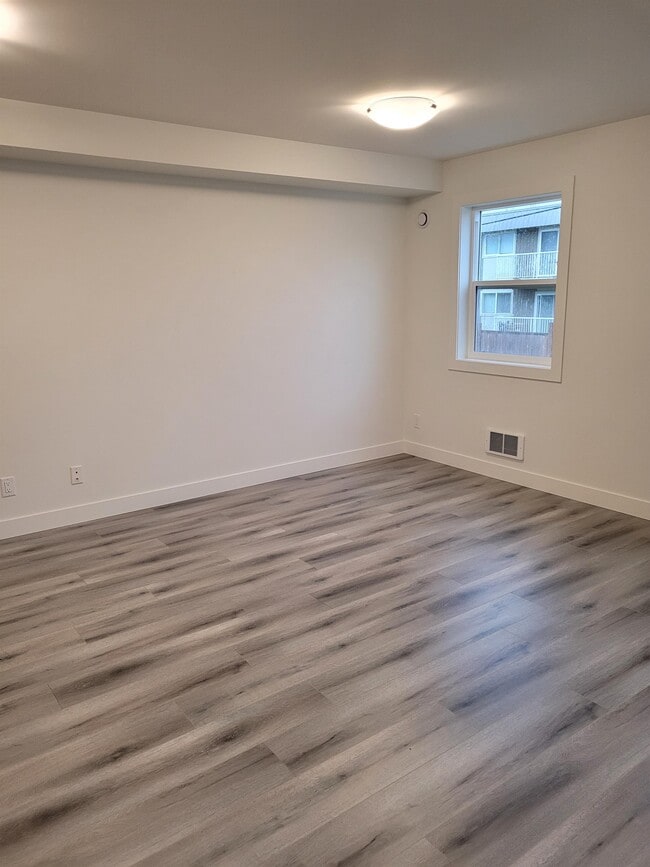 Photo - 596 Lance Pl