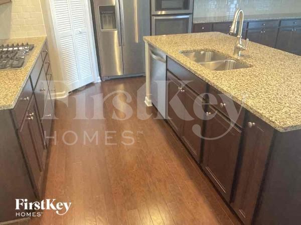 Photo - 956 Woodbury Rd