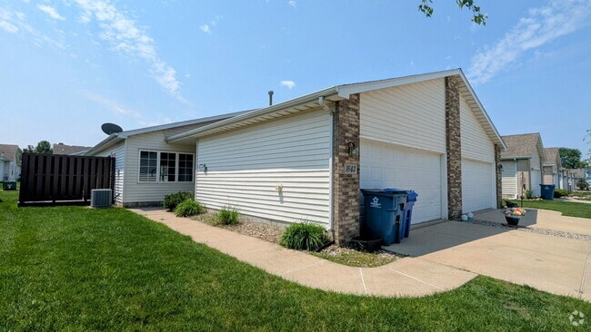 Building Photo - 1643 Chestnut Dr Rental