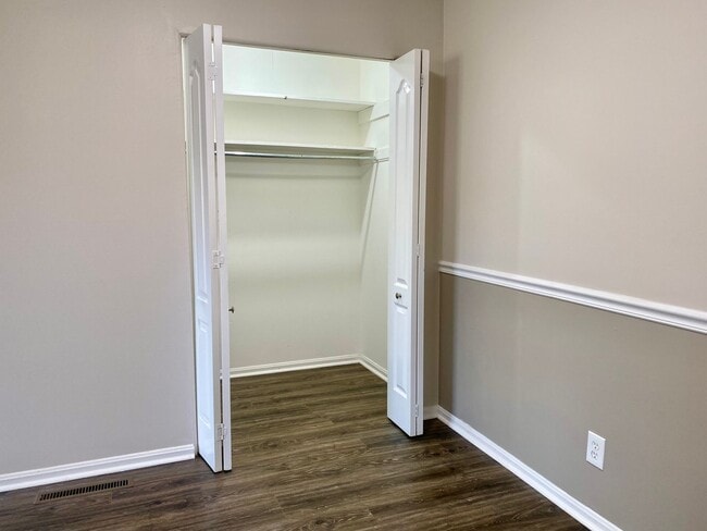 Photo - Le Blanc Court